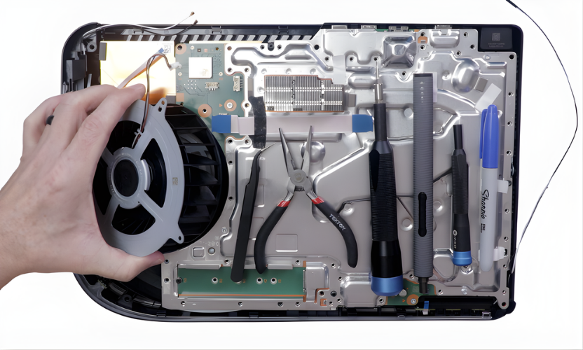 PS5 turns on then off